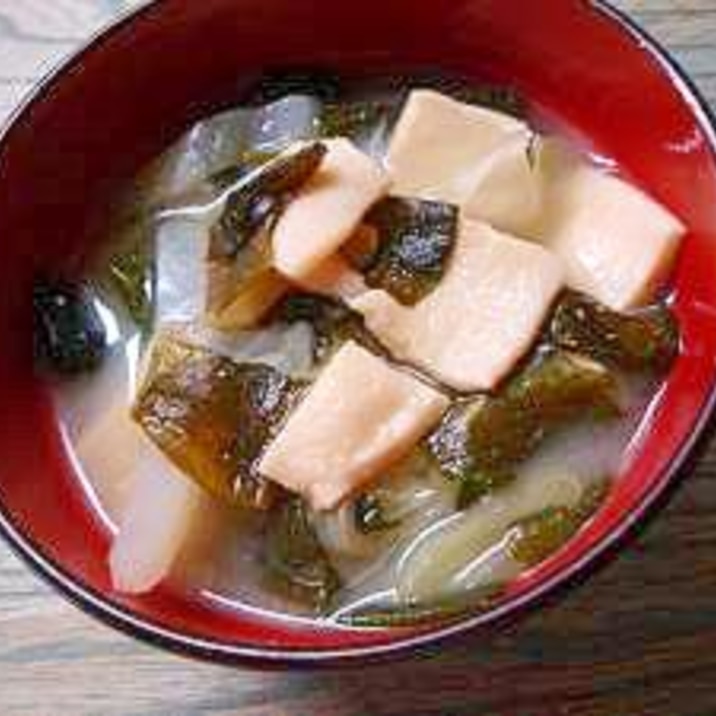 高野豆腐とキャベツわかめの味噌汁